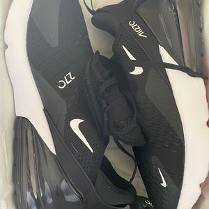 [SOLD] Nike AirMax 270~(Men’s 7.5) Black/White/Red